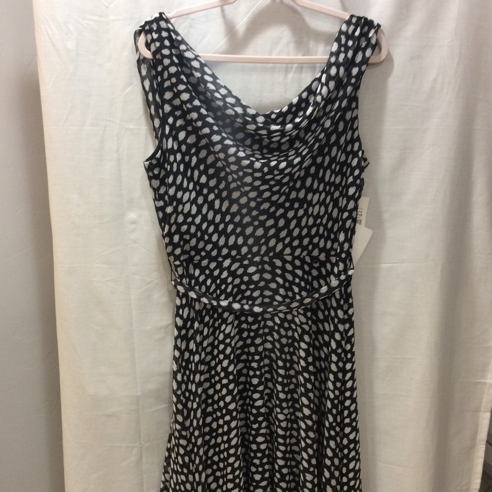 NWT black and white dress, perfect for summer!